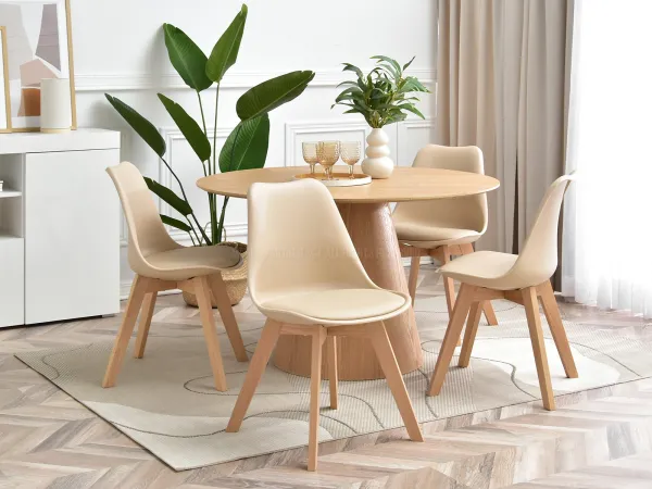 Krzesło z tworzywa z drewnianymi nogami - nie tylko do kuchni i jadalni!